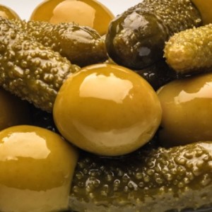Pitted olives with cucumber